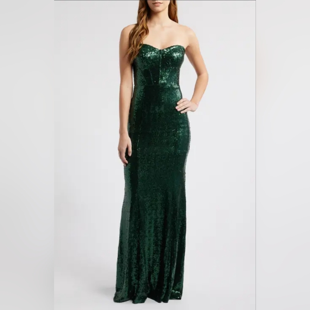 Elegant Green Strapless Evening Gown